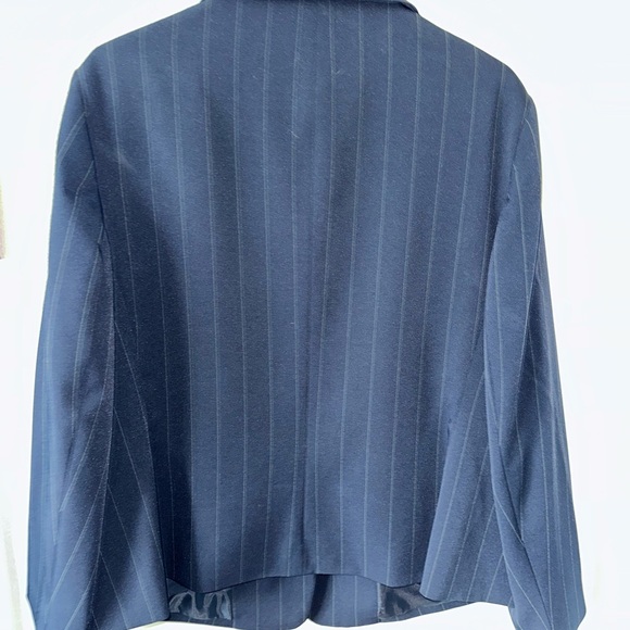 Navy Blue Pinstripe Suit Jacket with Notched Lapels and Tailored Fit - Picture 2 of 4